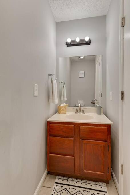 Lovely 2 Bdr Condo With Balcony 2M To Broadway ナッシュビル エクステリア 写真